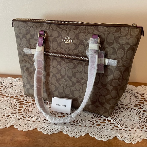 Coach Purse - Picture 7 of 9